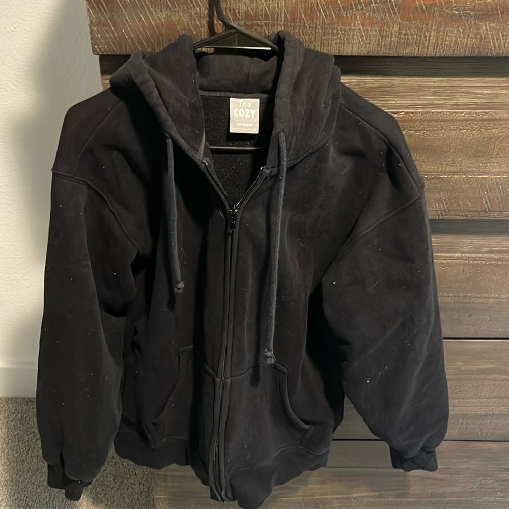 Aritzia black zip up hoodie